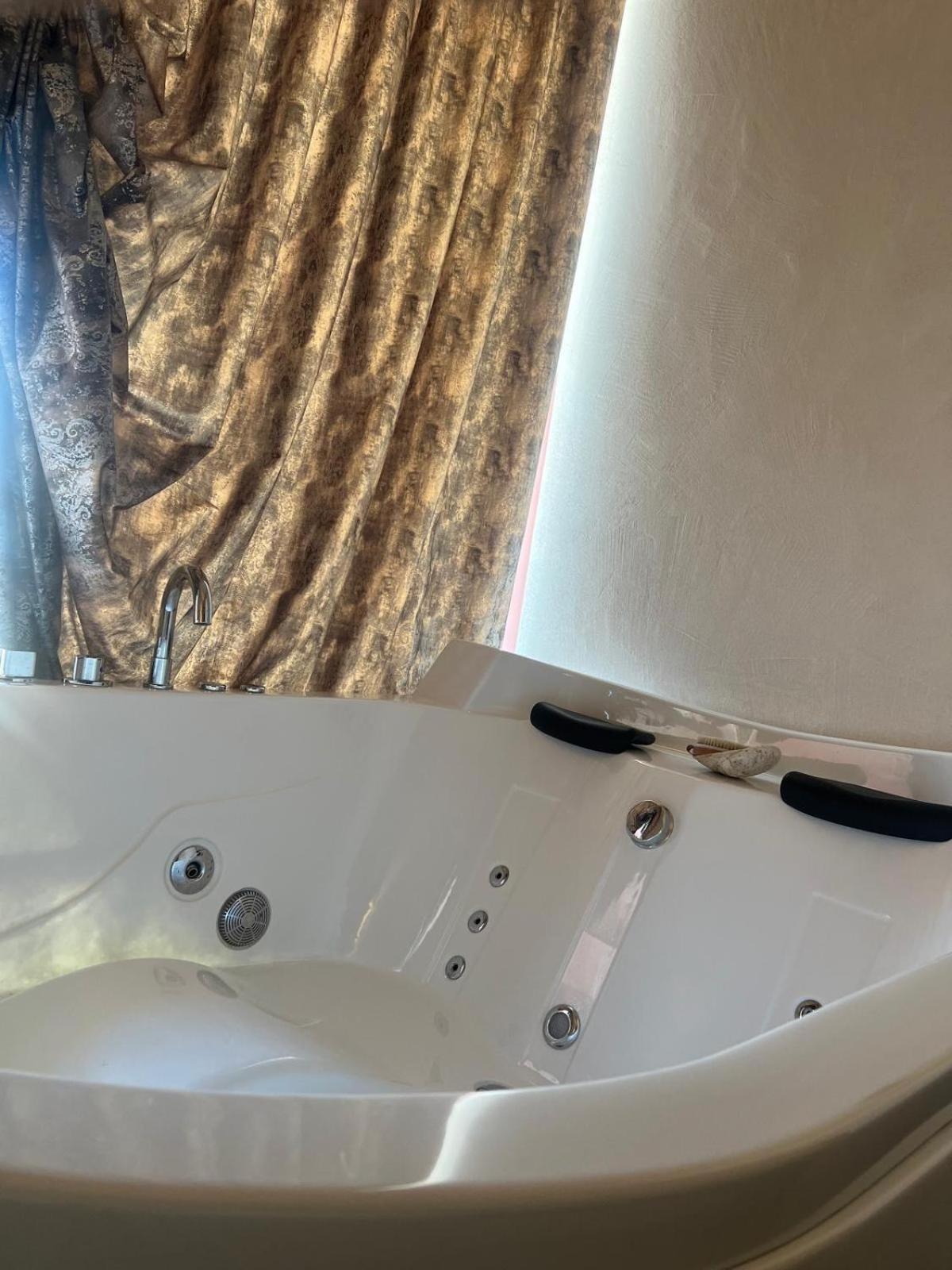 Femme Noir Luxury Spa Experience Сан-Никола-ла-Страда Экстерьер фото